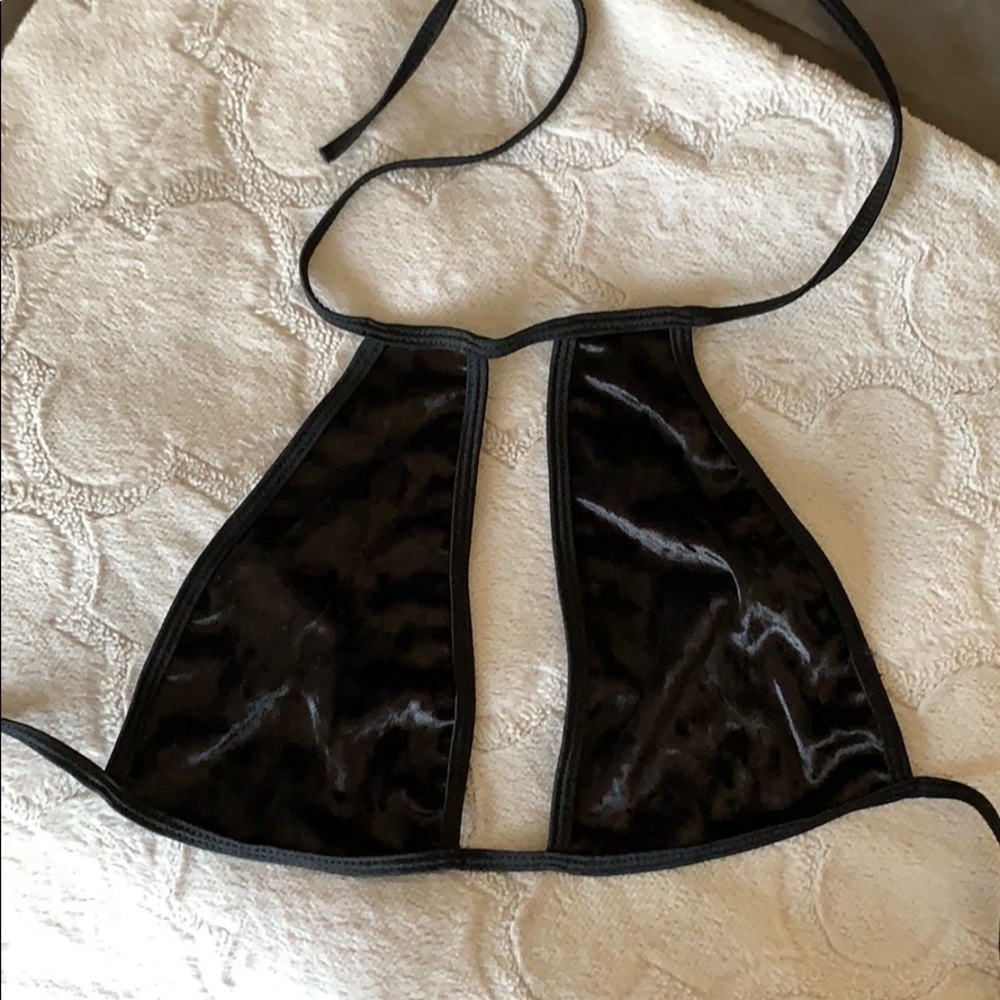 Black Keyhole Halter Croptop